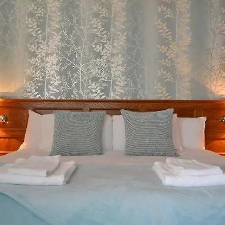 Hotel The Castle Tavern 3*